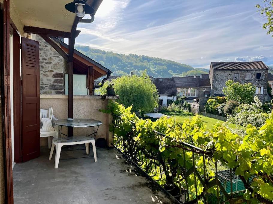 La Petite Ourse Maison De Village A Oust Εξωτερικό φωτογραφία