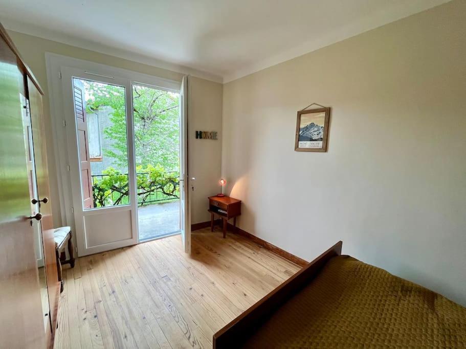 La Petite Ourse Maison De Village A Oust Εξωτερικό φωτογραφία
