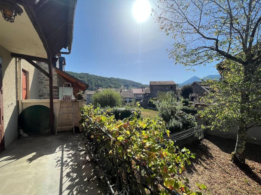 La Petite Ourse Maison De Village A Oust Εξωτερικό φωτογραφία
