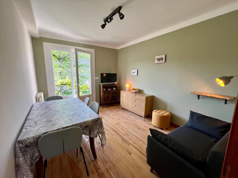 La Petite Ourse Maison De Village A Oust Εξωτερικό φωτογραφία