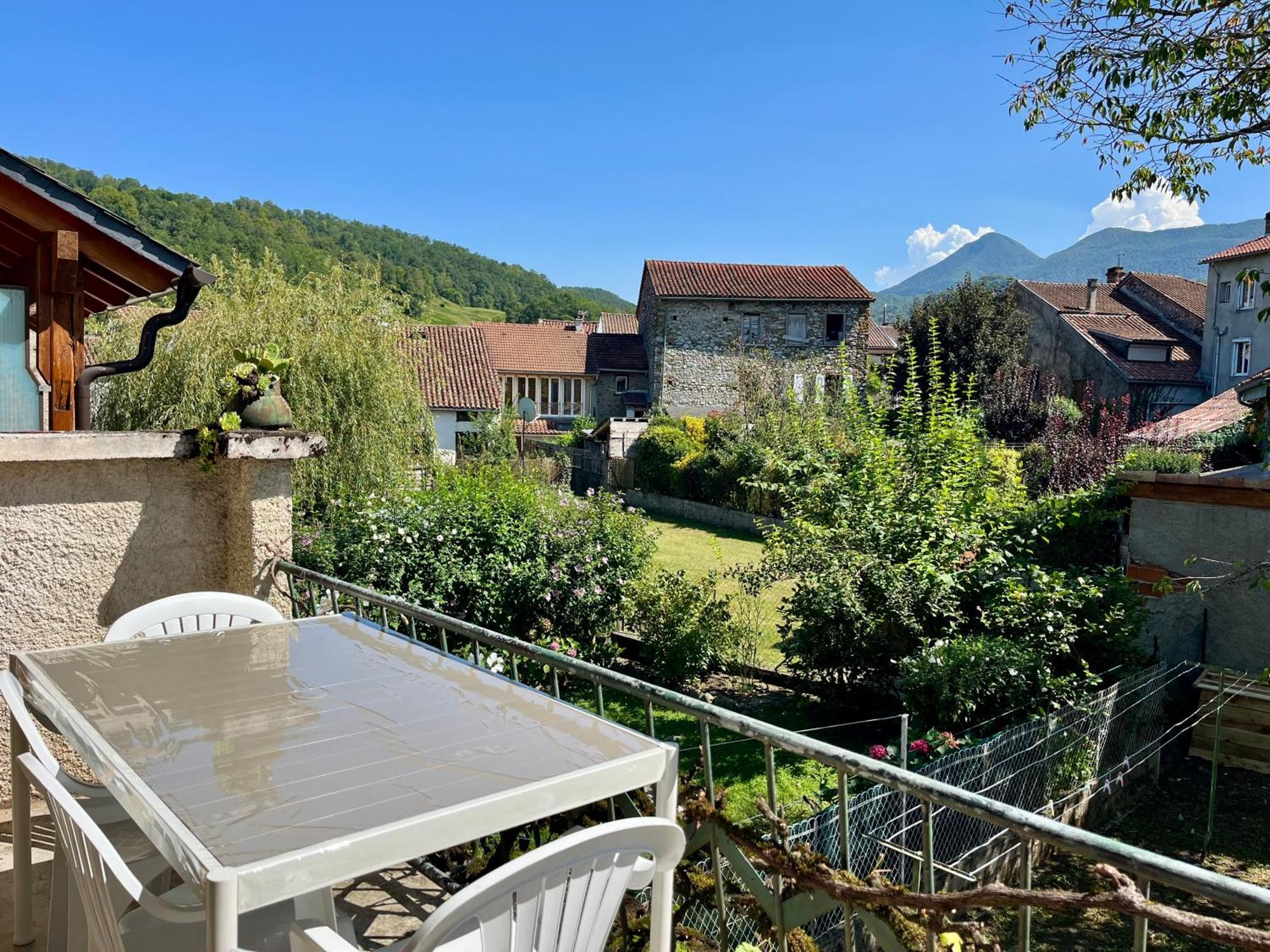 La Petite Ourse Maison De Village A Oust Εξωτερικό φωτογραφία